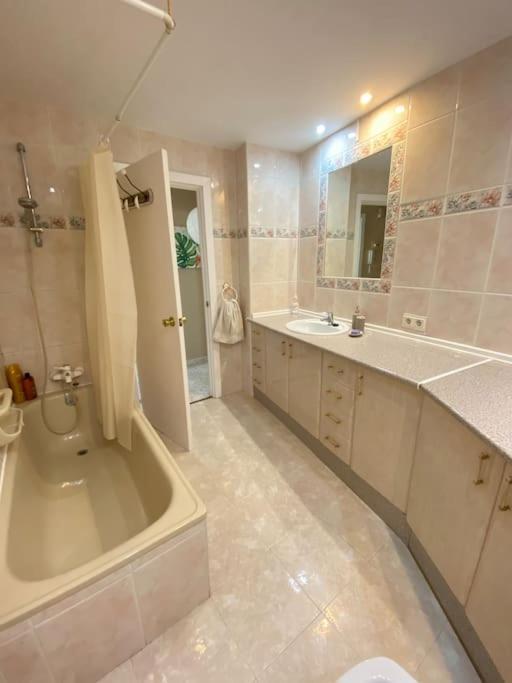 Lovely 1 Bedroom Apartment With Sea Views And Pool 埃斯特波纳 外观 照片