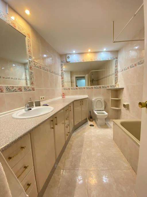 Lovely 1 Bedroom Apartment With Sea Views And Pool 埃斯特波纳 外观 照片
